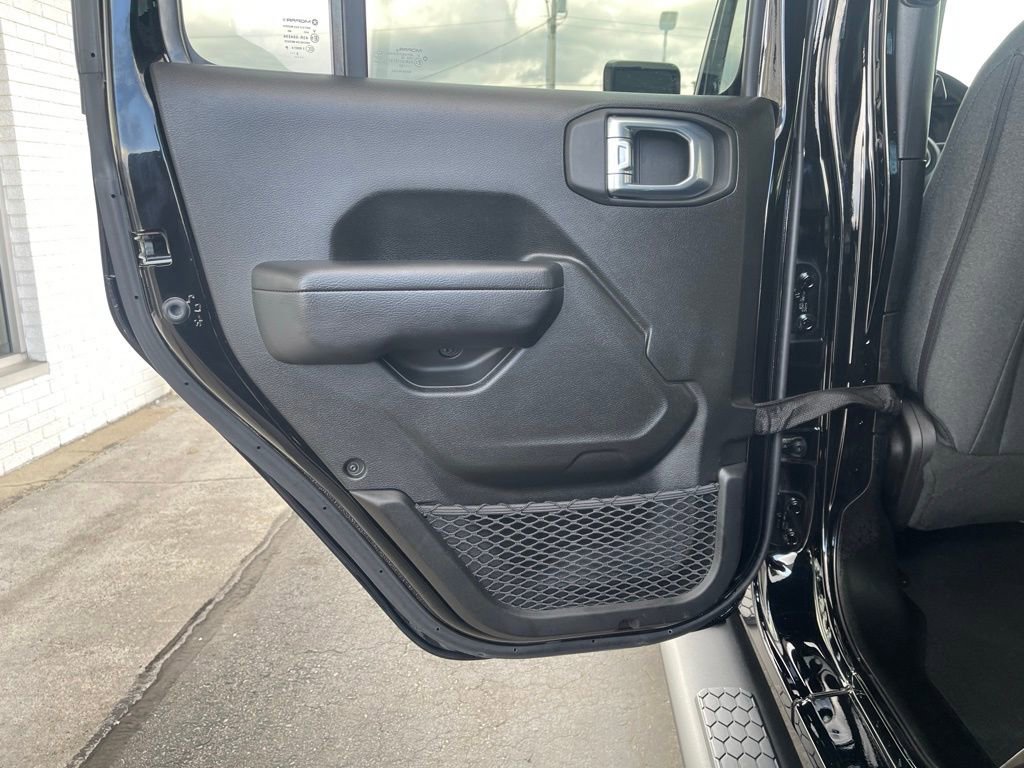 Used 2024 Jeep Wrangler Unlimited w/ Convenience Group AWD/4WD image 14
