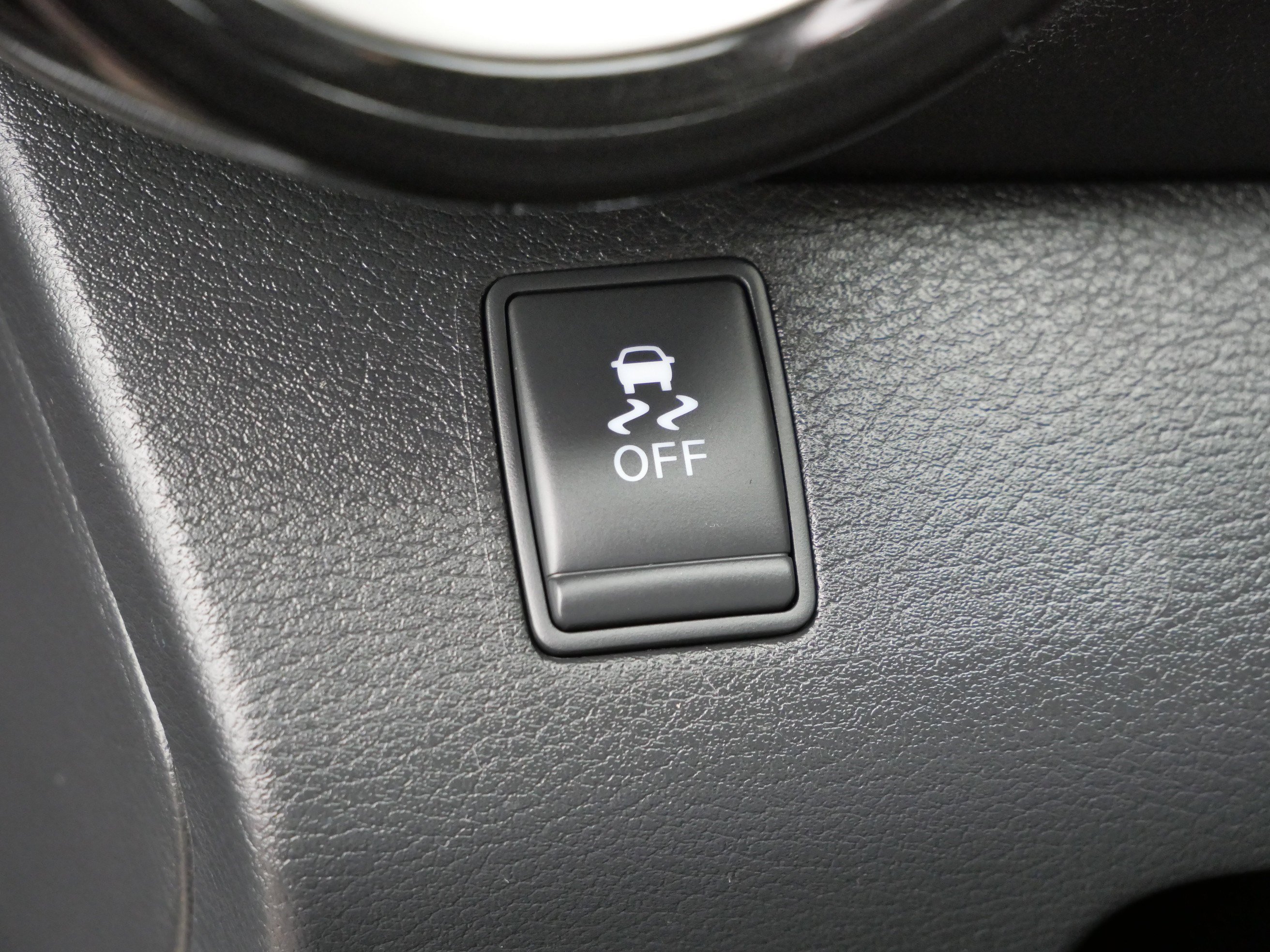 Used 2019 Nissan Kicks SR w/ SR Premium Package image 21