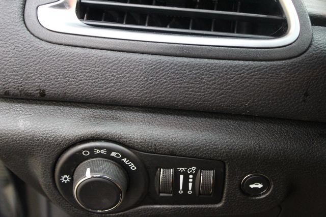 Used 2015 Chrysler 200 LX FWD image 15