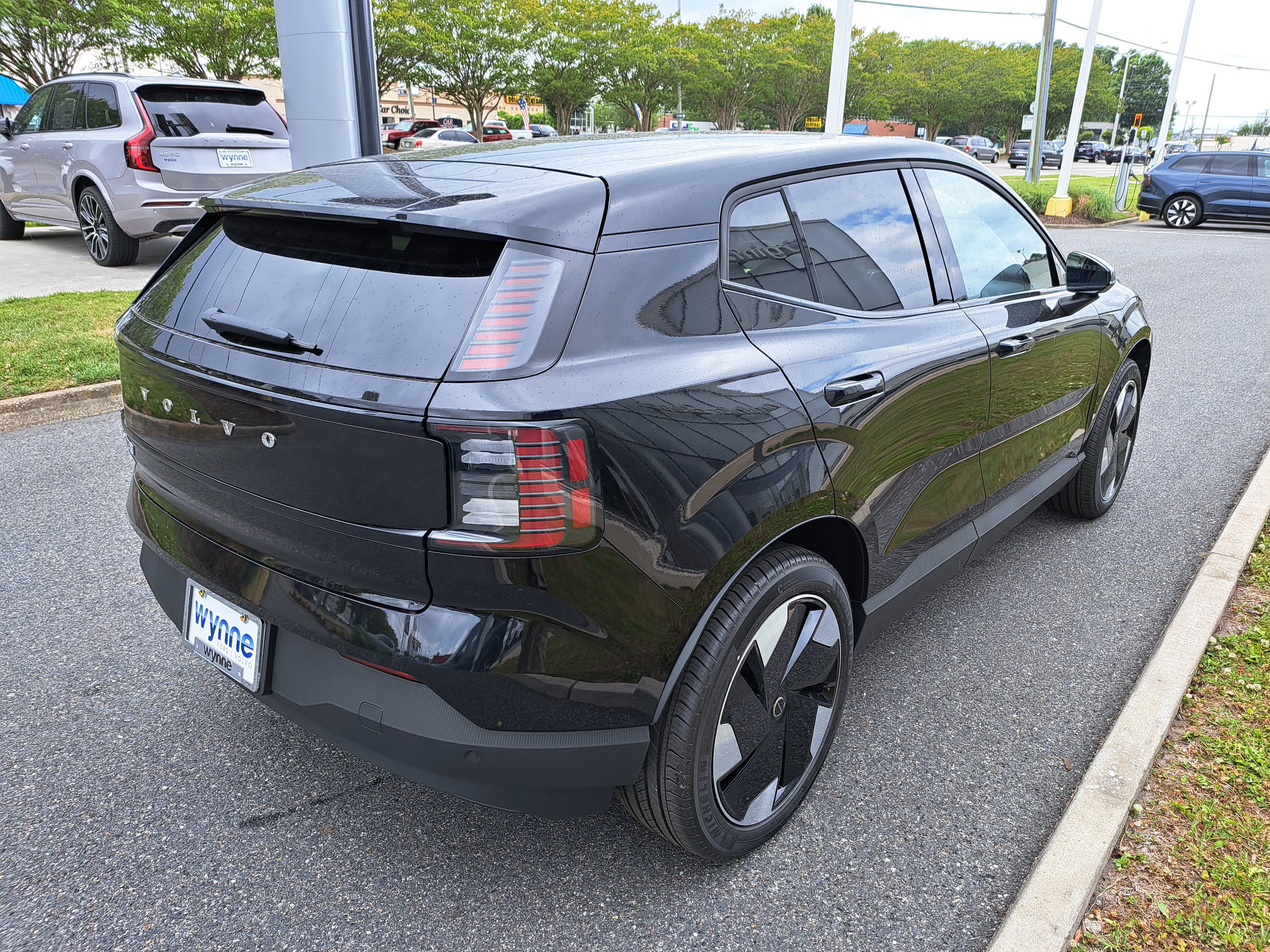 New 2026 Volvo EX30 Plus w/ Climate Package RWD image 3
