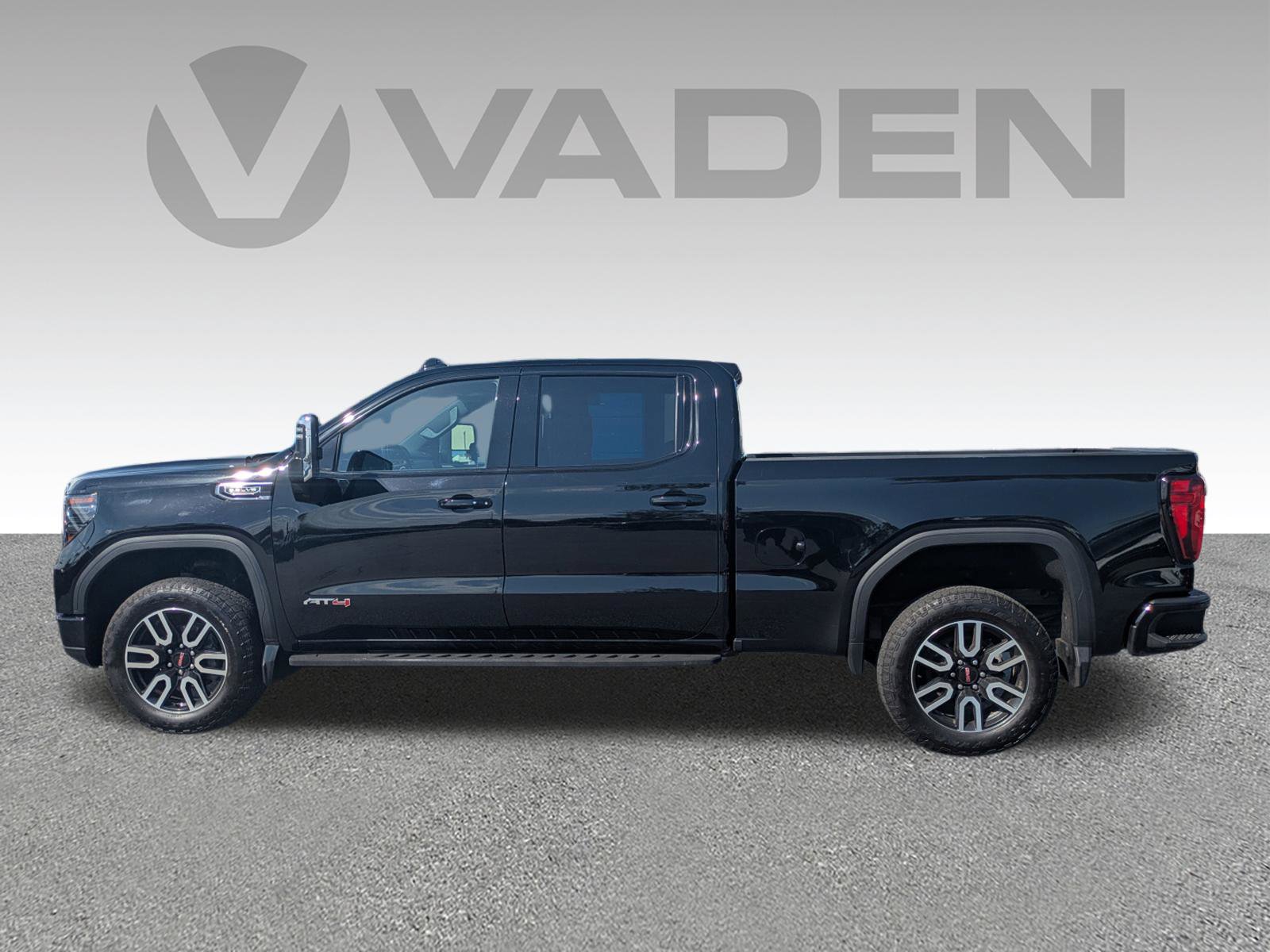 Used 2024 GMC Sierra 1500 AT4 w/ Technology Package image 28