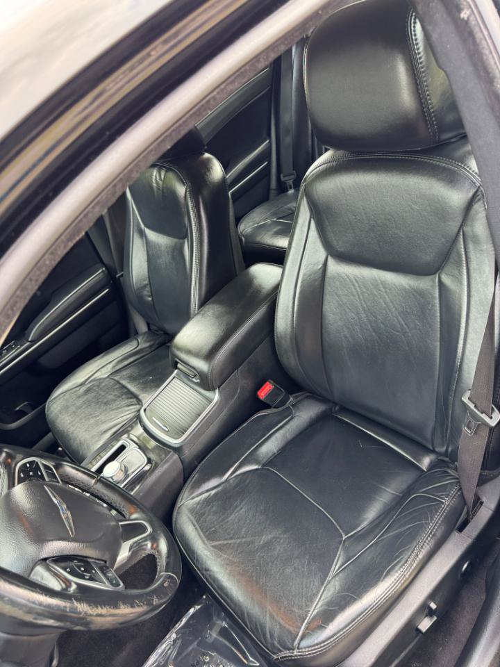 Used 2017 Chrysler 300 Limited RWD image 12