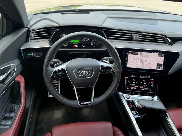 Used 2024 Audi SQ8 e-tron Prestige AWD/4WD image 22