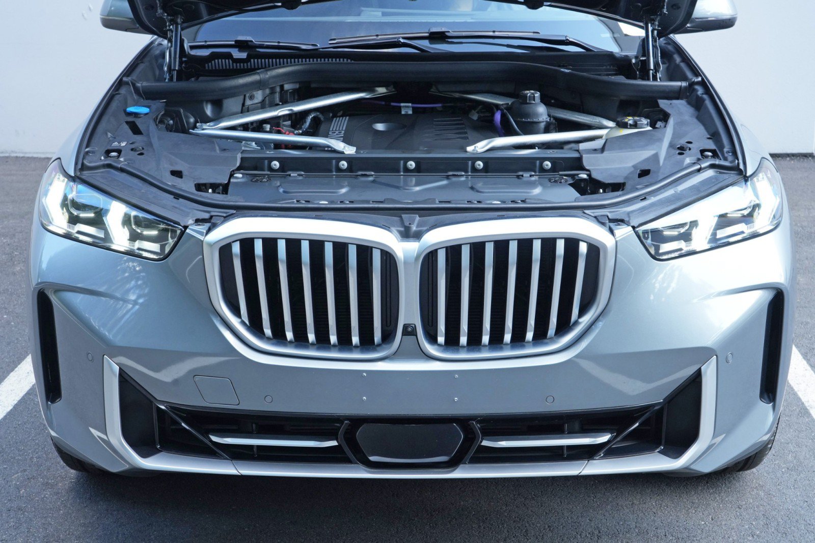 Used 2024 BMW X5 xDrive40i w/ Premium Package AWD/4WD image 8