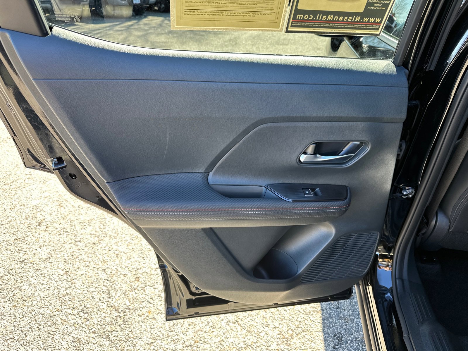 Used 2025 Nissan Kicks SR image 21