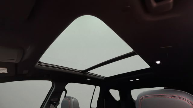 Used 2024 Chevrolet Traverse RS image 16