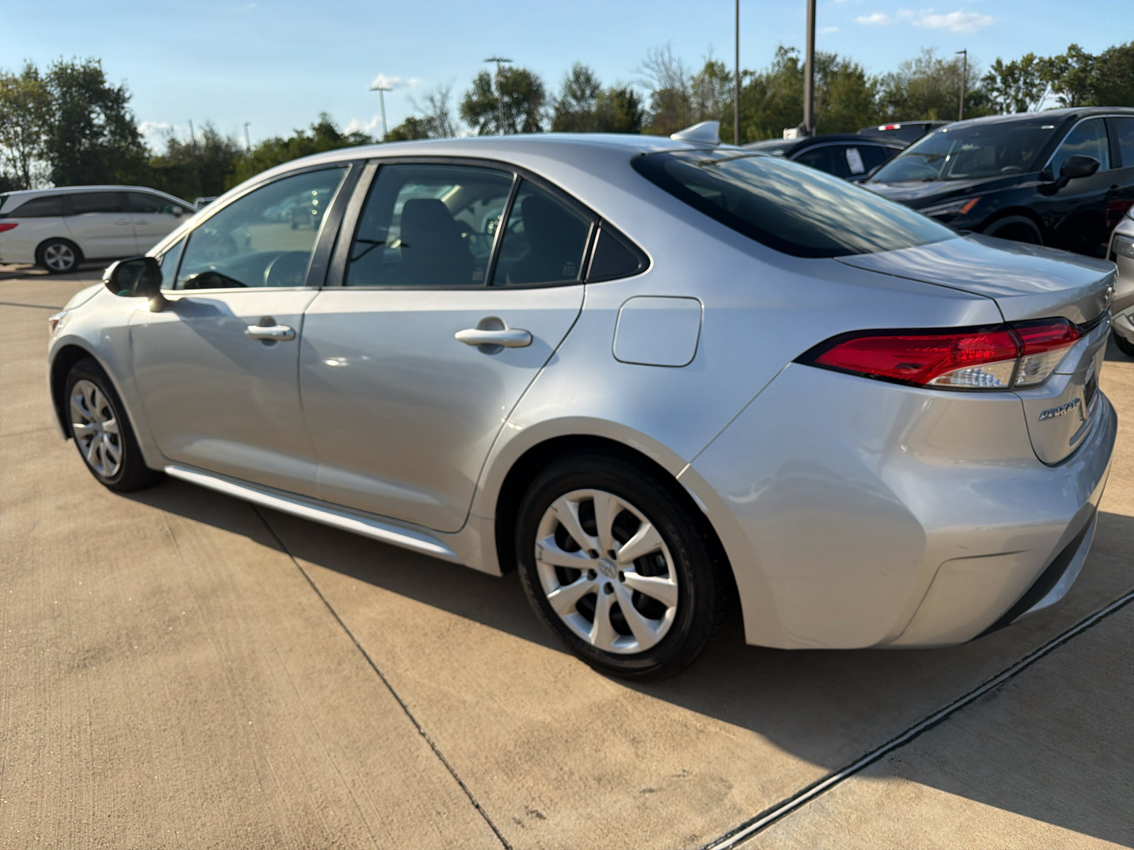 Used 2020 Toyota Corolla LE FWD image 8