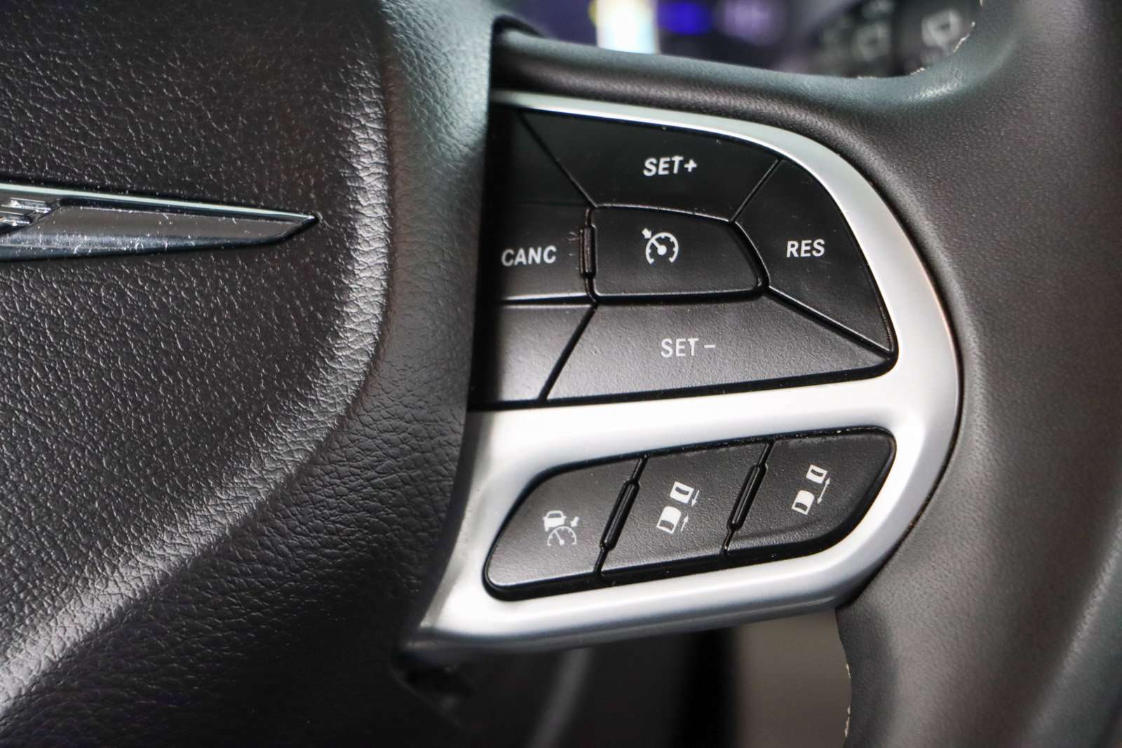 Used 2023 Chrysler Pacifica Touring-L FWD image 14