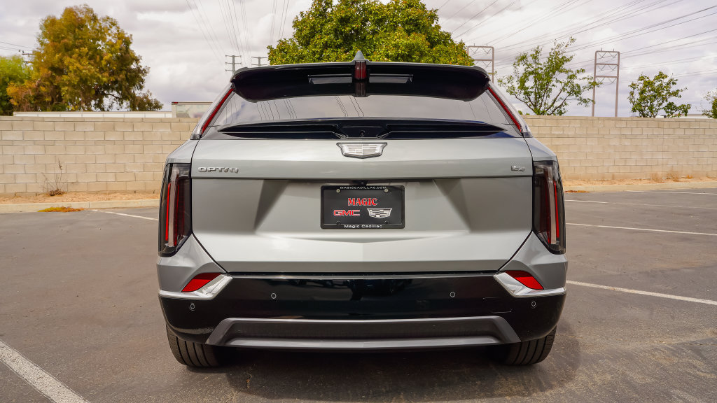 New 2027 Cadillac Optiq Luxury w/ LPO, Floor Liner Package AWD/4WD image 8