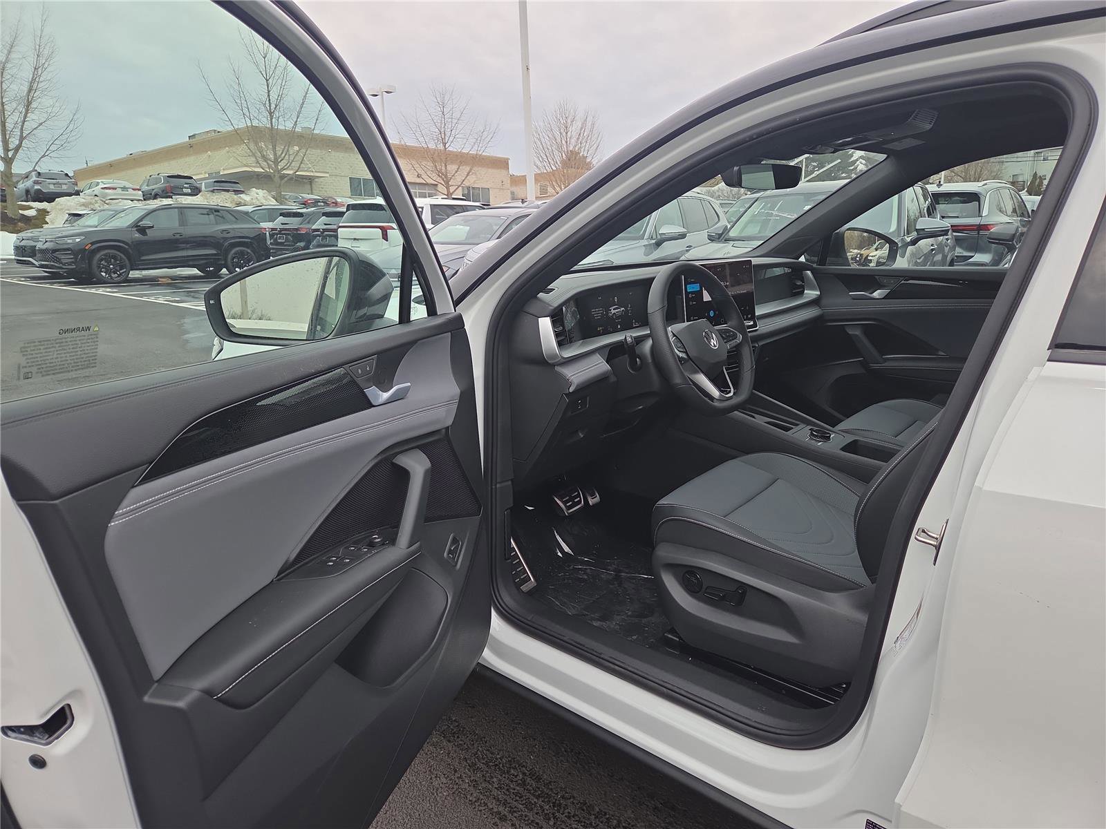 New 2026 Volkswagen Tiguan SE R-Line image 11