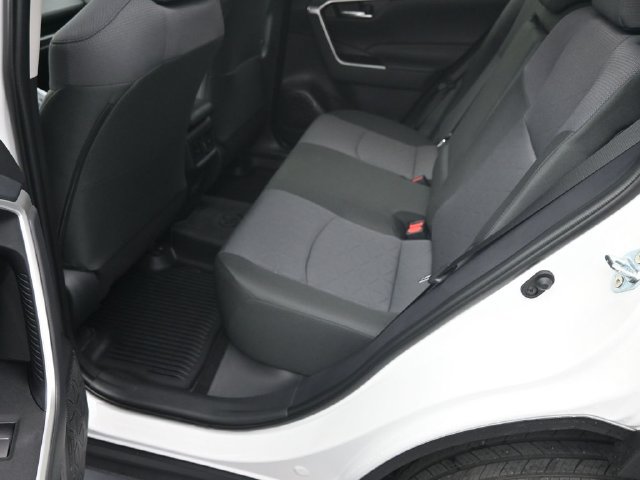 Used 2025 Toyota RAV4 XLE AWD/4WD image 19
