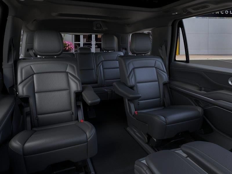 New 2026 Lincoln Navigator Reserve w/ Jet Appearance Package AWD/4WD image 11