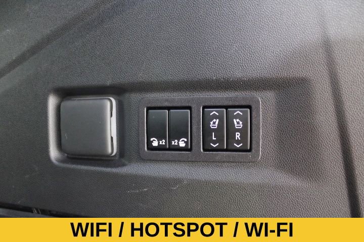 Used 2023 GMC Yukon Denali Ultimate image 19