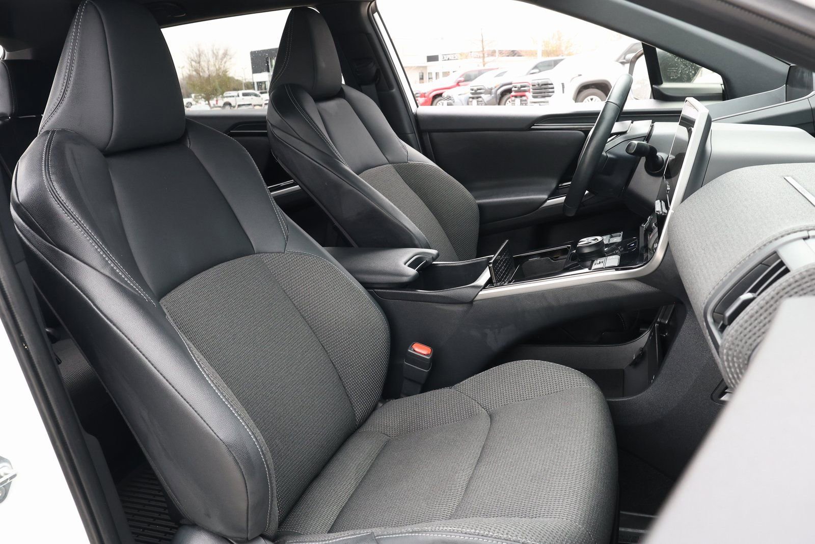 Used 2025 Toyota bZ4X AWD w/ Weather Package image 31