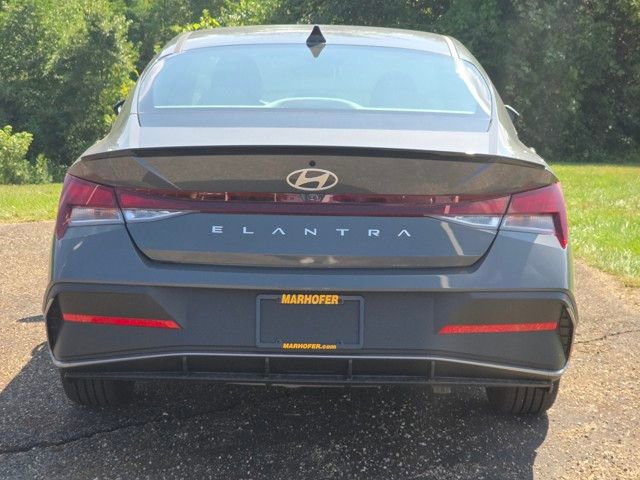 New 2025 Hyundai Elantra Sport image 23