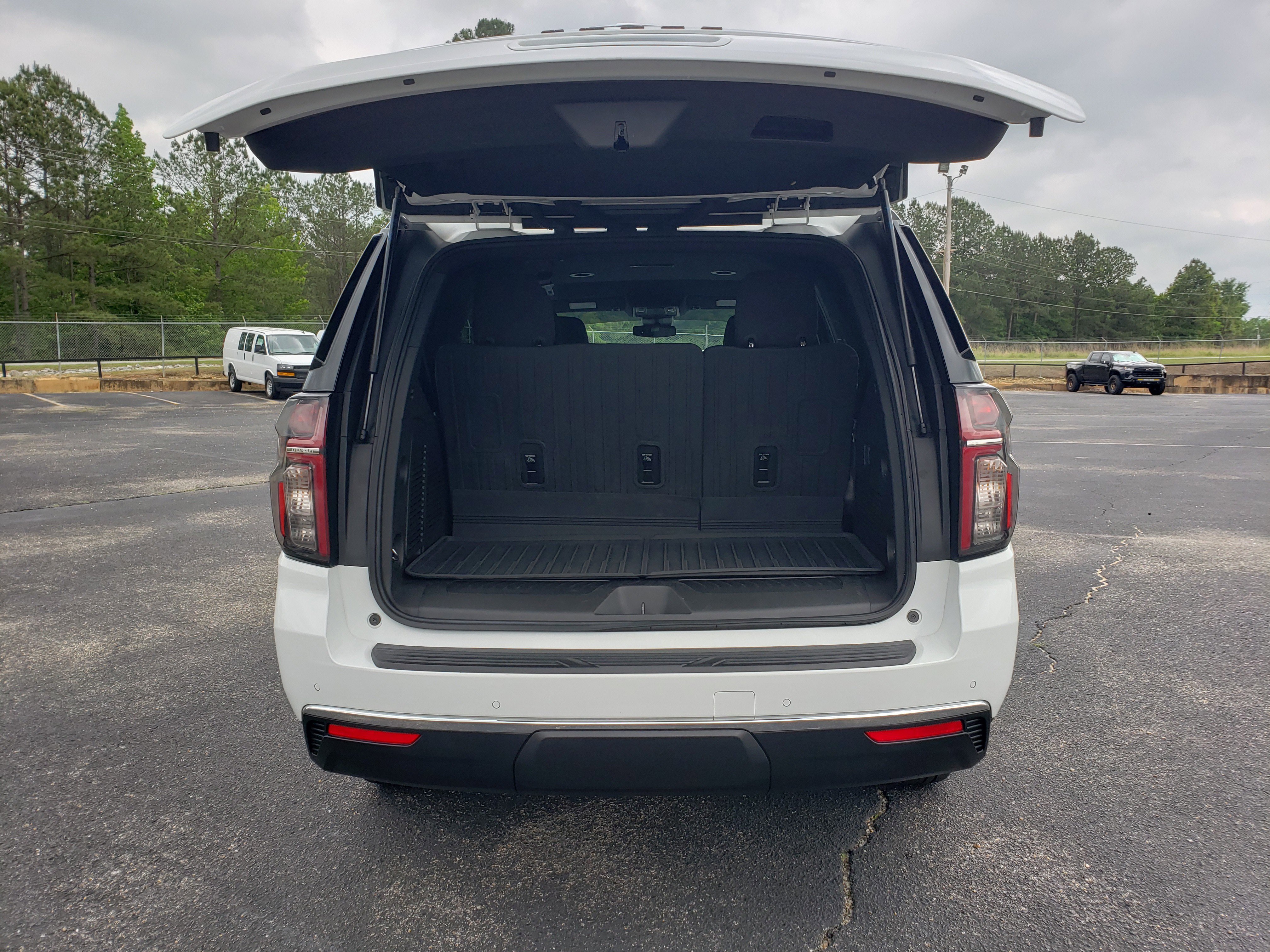 Used 2024 Chevrolet Tahoe LS RWD image 9