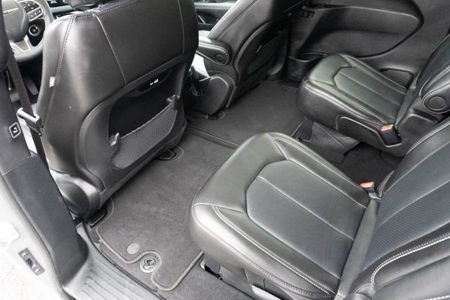 Used 2025 Chrysler Pacifica Select FWD image 20