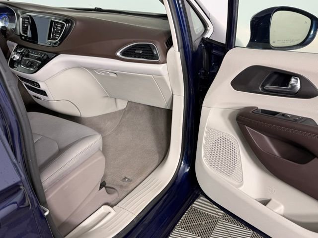 Used 2019 Chrysler Pacifica Touring Plus w/ Advanced Safetytec Group image 33