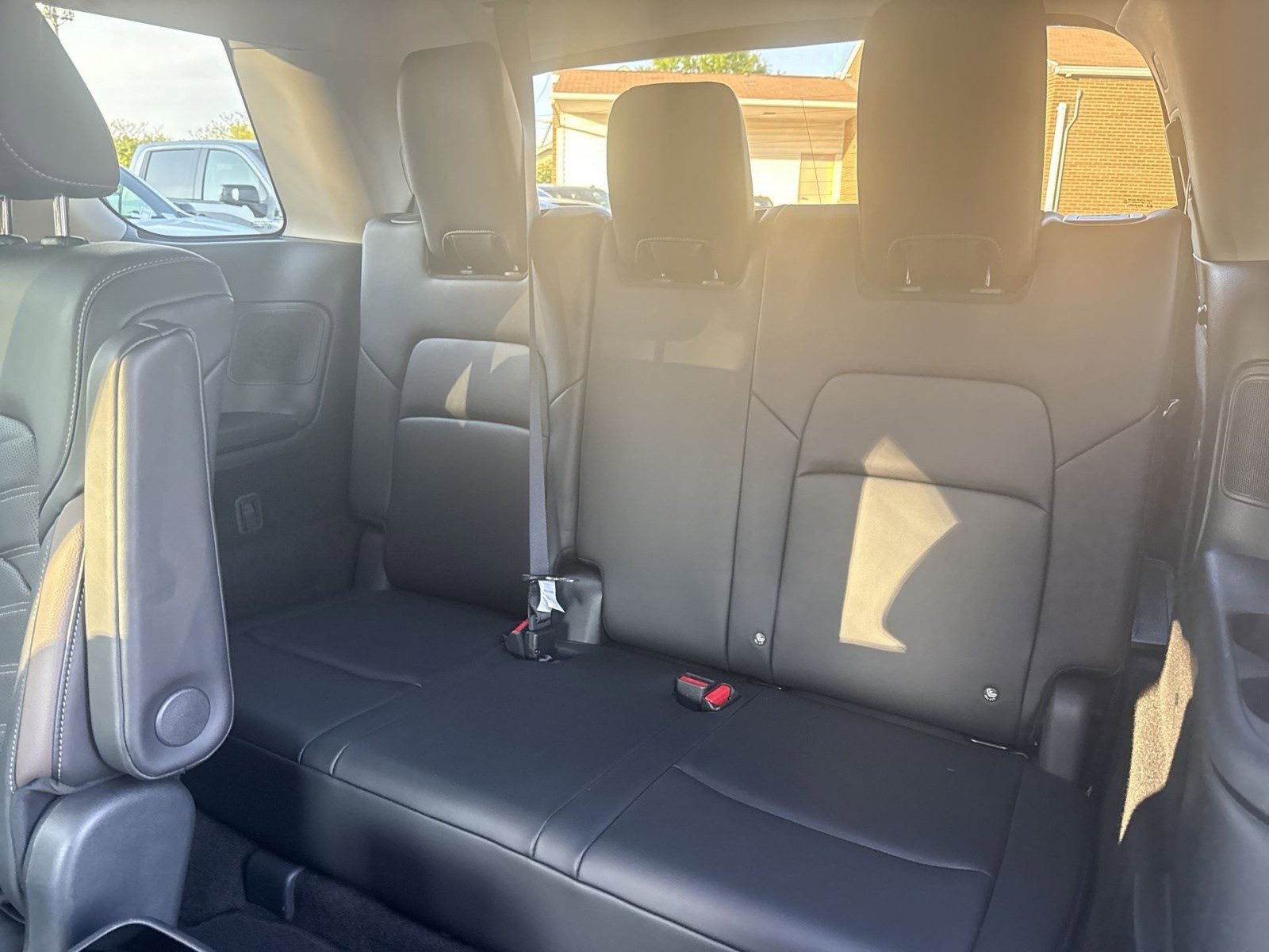 Used 2025 Nissan Pathfinder Platinum AWD/4WD image 22
