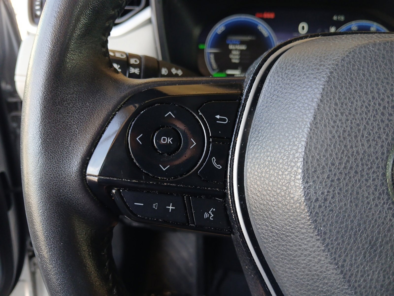 Used 2023 Toyota RAV4 Limited image 24