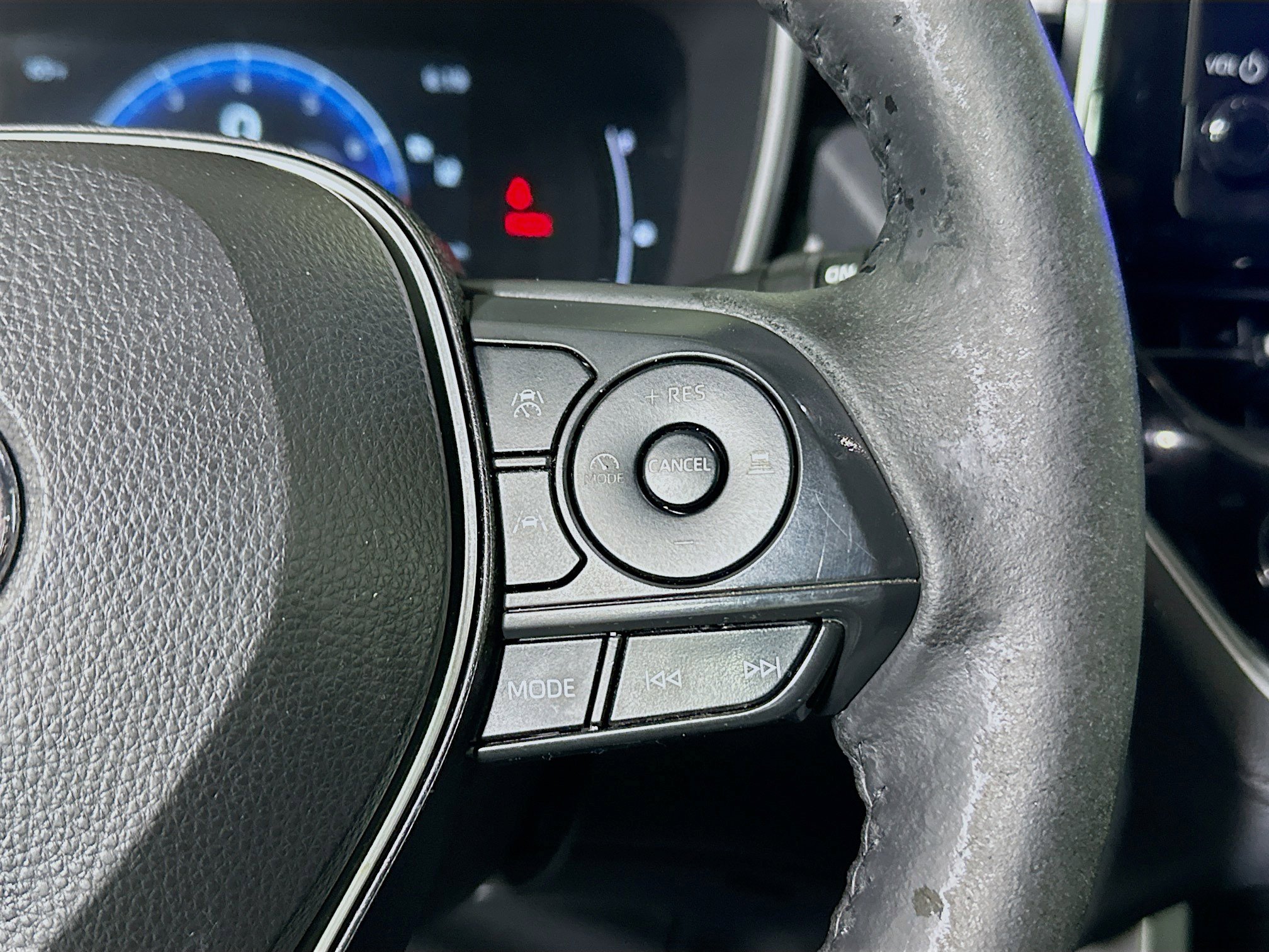 Used 2023 Toyota Corolla Cross XLE w/ Convenience Package image 17