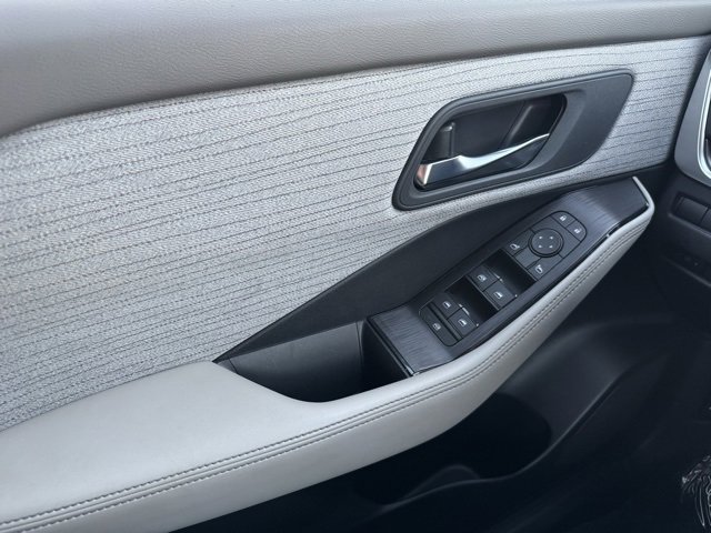 Used 2023 Nissan Rogue SV image 28