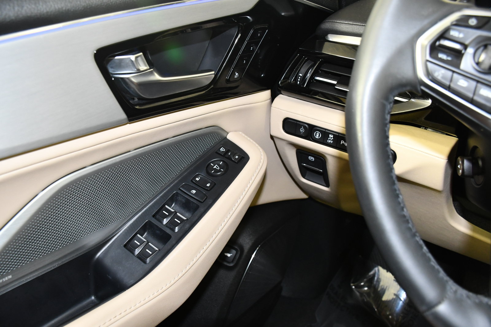 Certified 2025 Acura MDX SH-AWD w/ Technology Package image 32