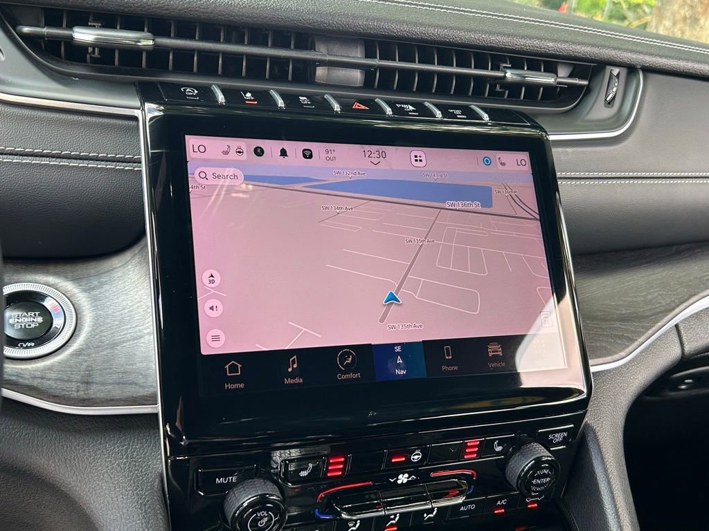 Certified 2024 Jeep Grand Cherokee Limited w/ Black Appearance Package image 21