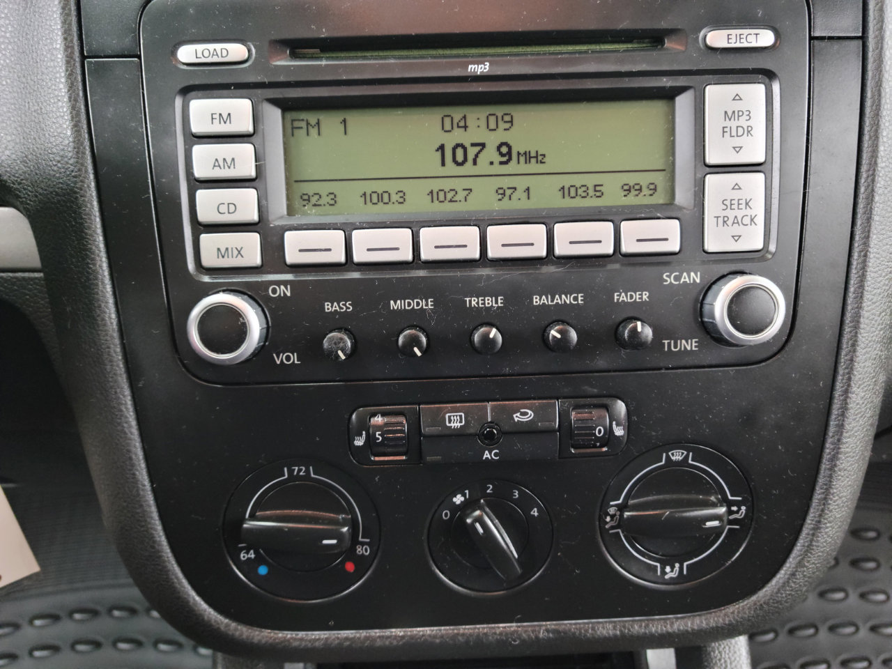 Used 2009 Volkswagen Rabbit S image 17