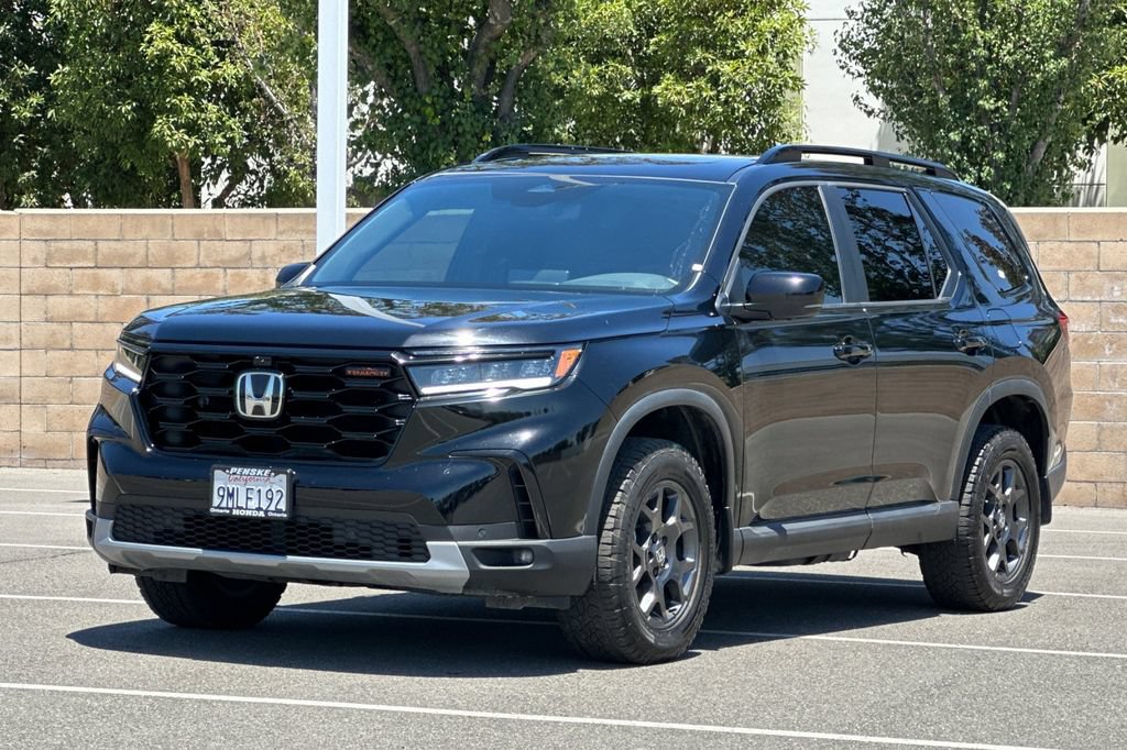Certified 2025 Honda Pilot TrailSport image 8