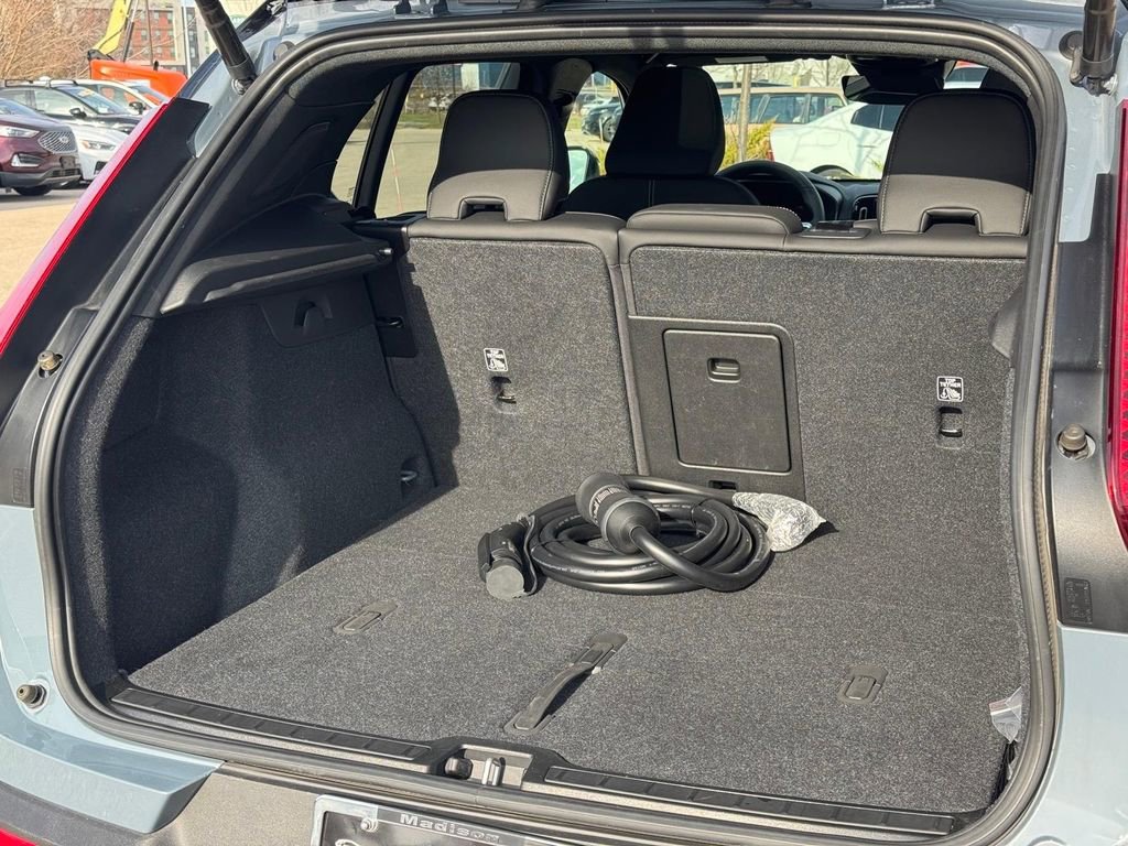 Certified 2023 Volvo XC40 Recharge Ultimate image 5