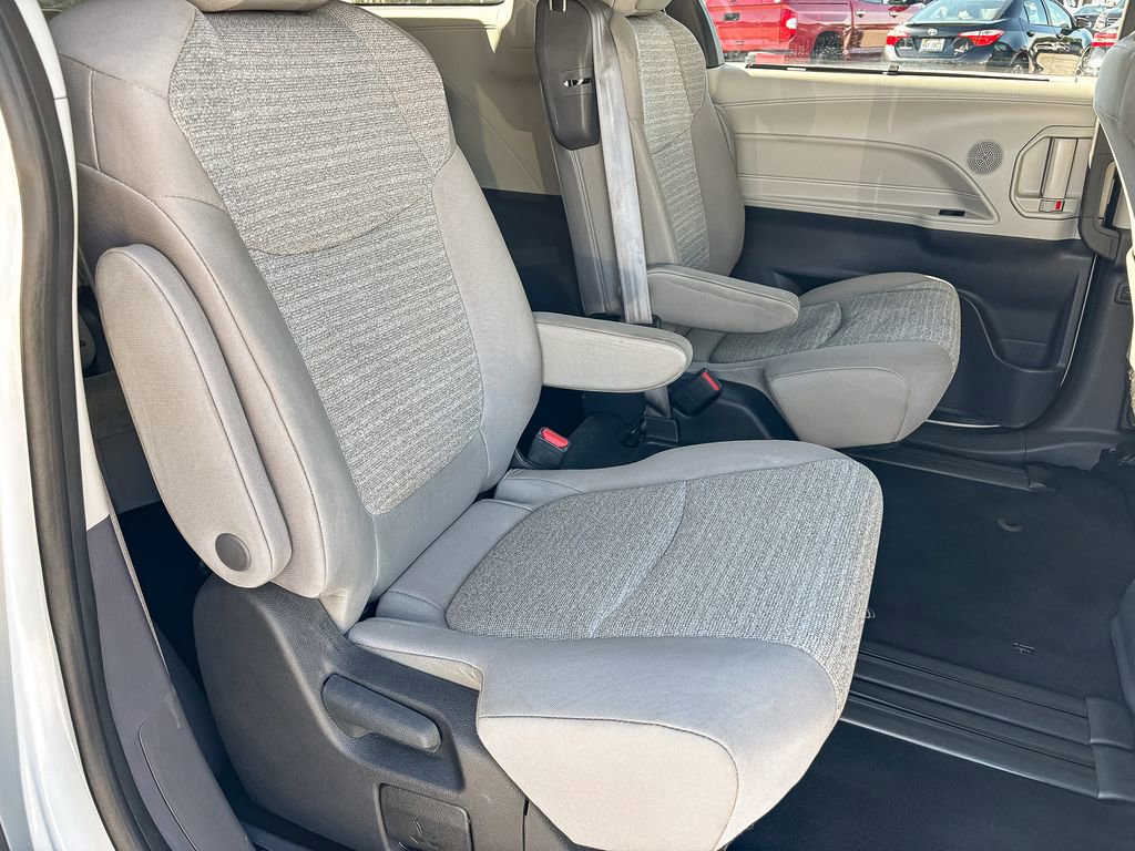 Used 2023 Toyota Sienna LE image 37