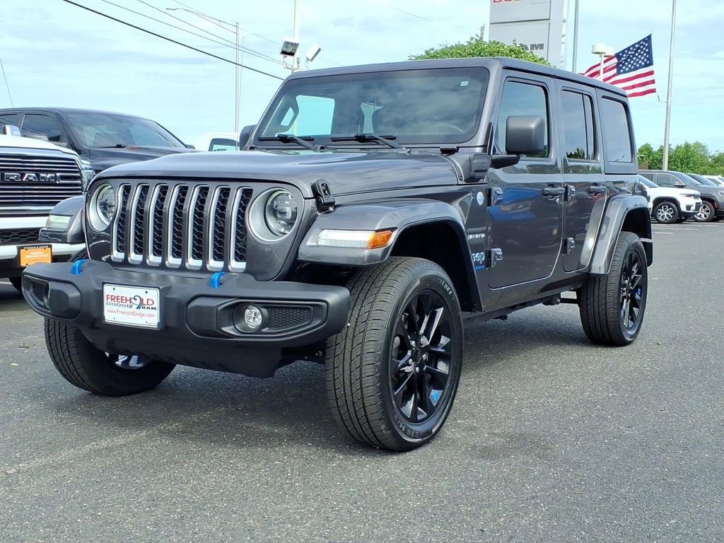 Used 2023 Jeep Wrangler Unlimited Sahara w/ Cold Weather Group AWD/4WD image 3