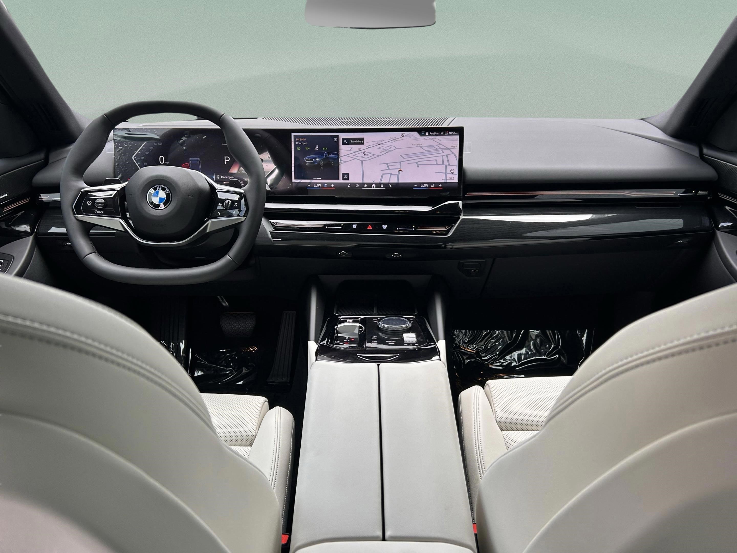 Used 2025 BMW 530i xDrive w/ Premium Package AWD/4WD image 8