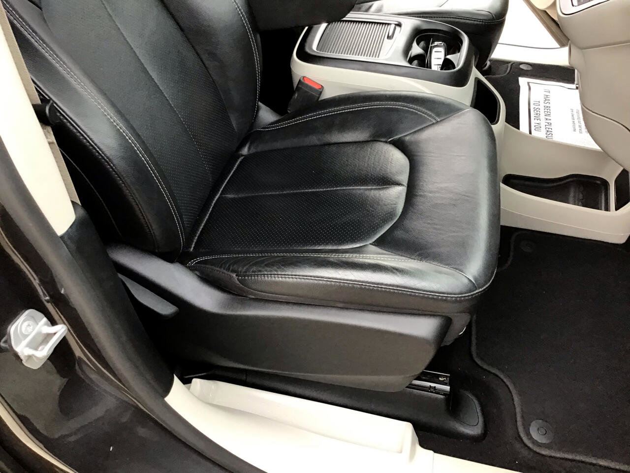 Used 2022 Chrysler Pacifica Touring-L image 37