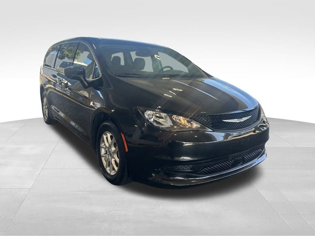 Used 2023 Chrysler Voyager LX video 2