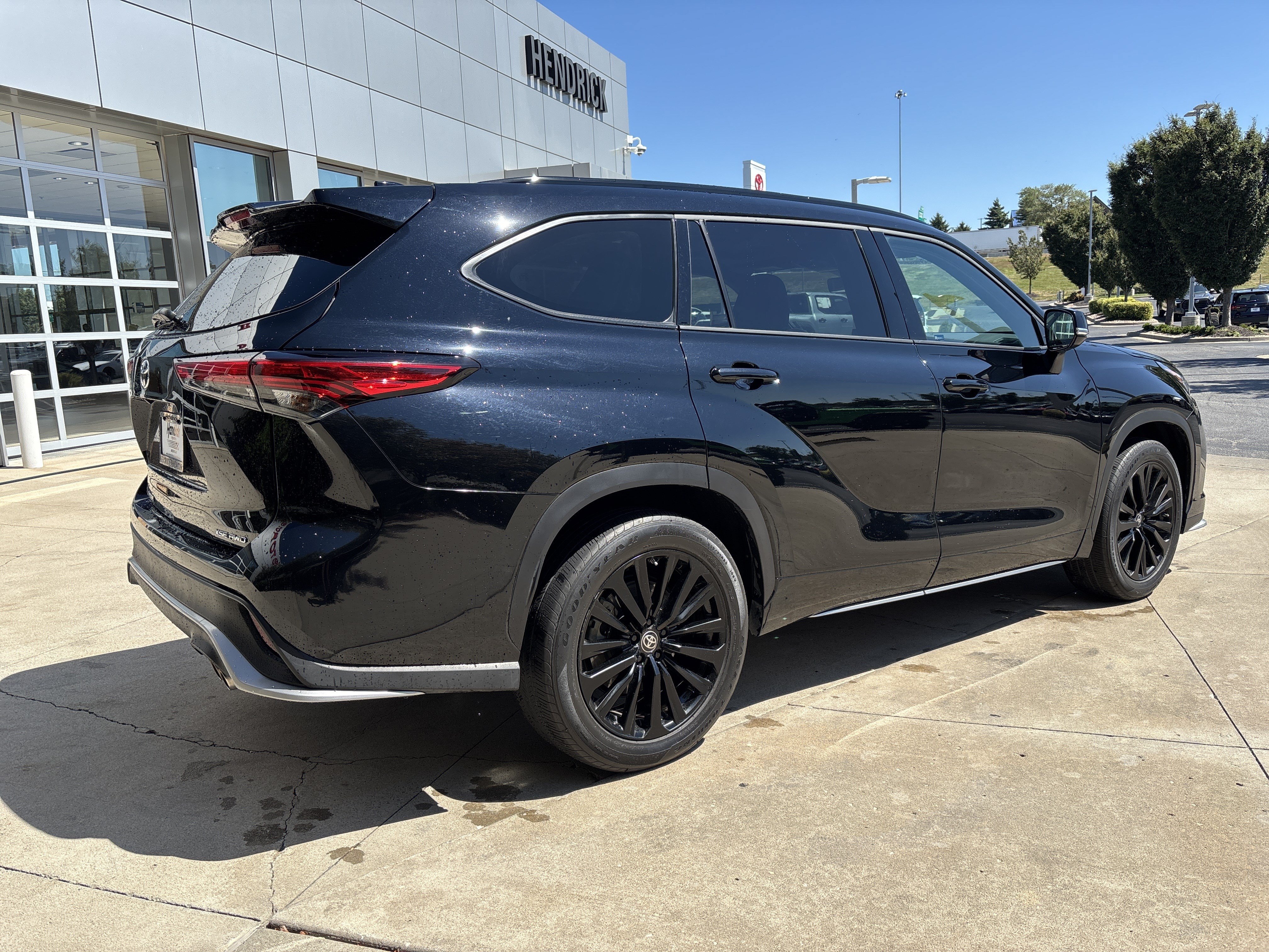 Used 2023 Toyota Highlander XSE AWD/4WD image 6