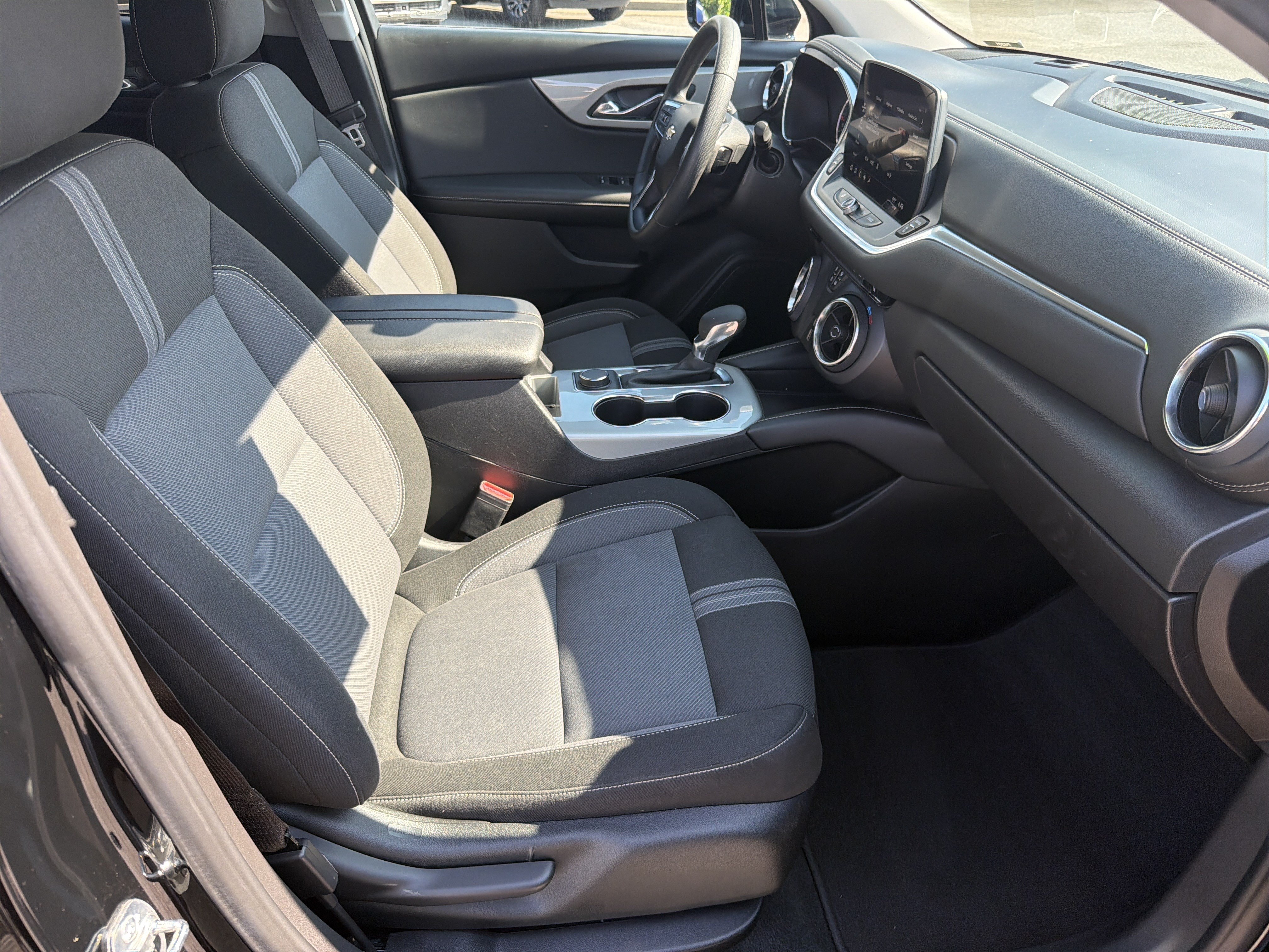 Used 2025 Chevrolet Blazer LT FWD image 24