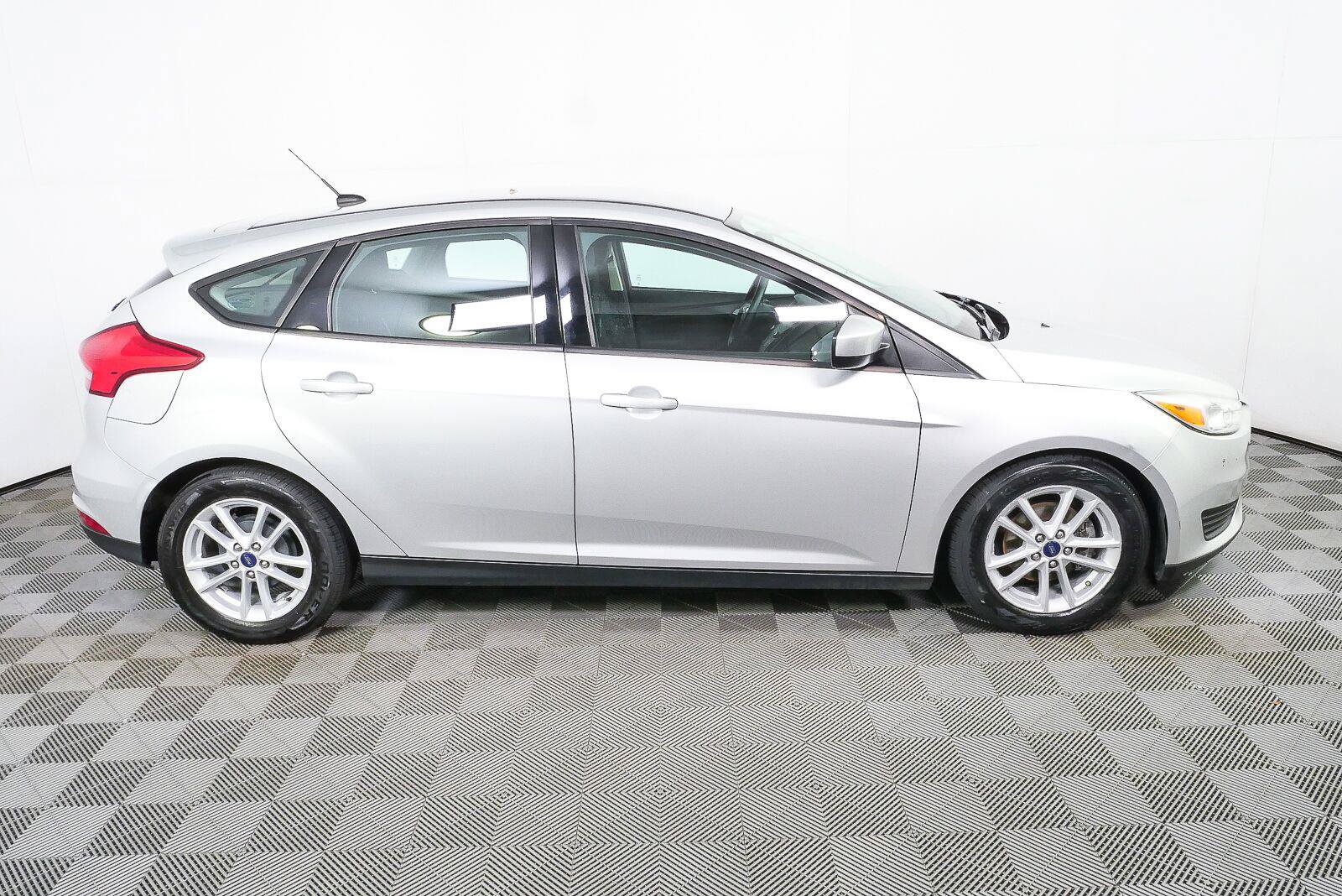 Used 2018 Ford Focus SE FWD image 6