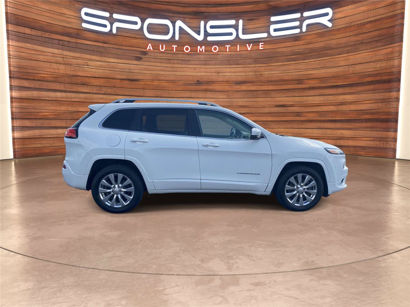 Used 2018 Jeep Cherokee Overland AWD/4WD image 8