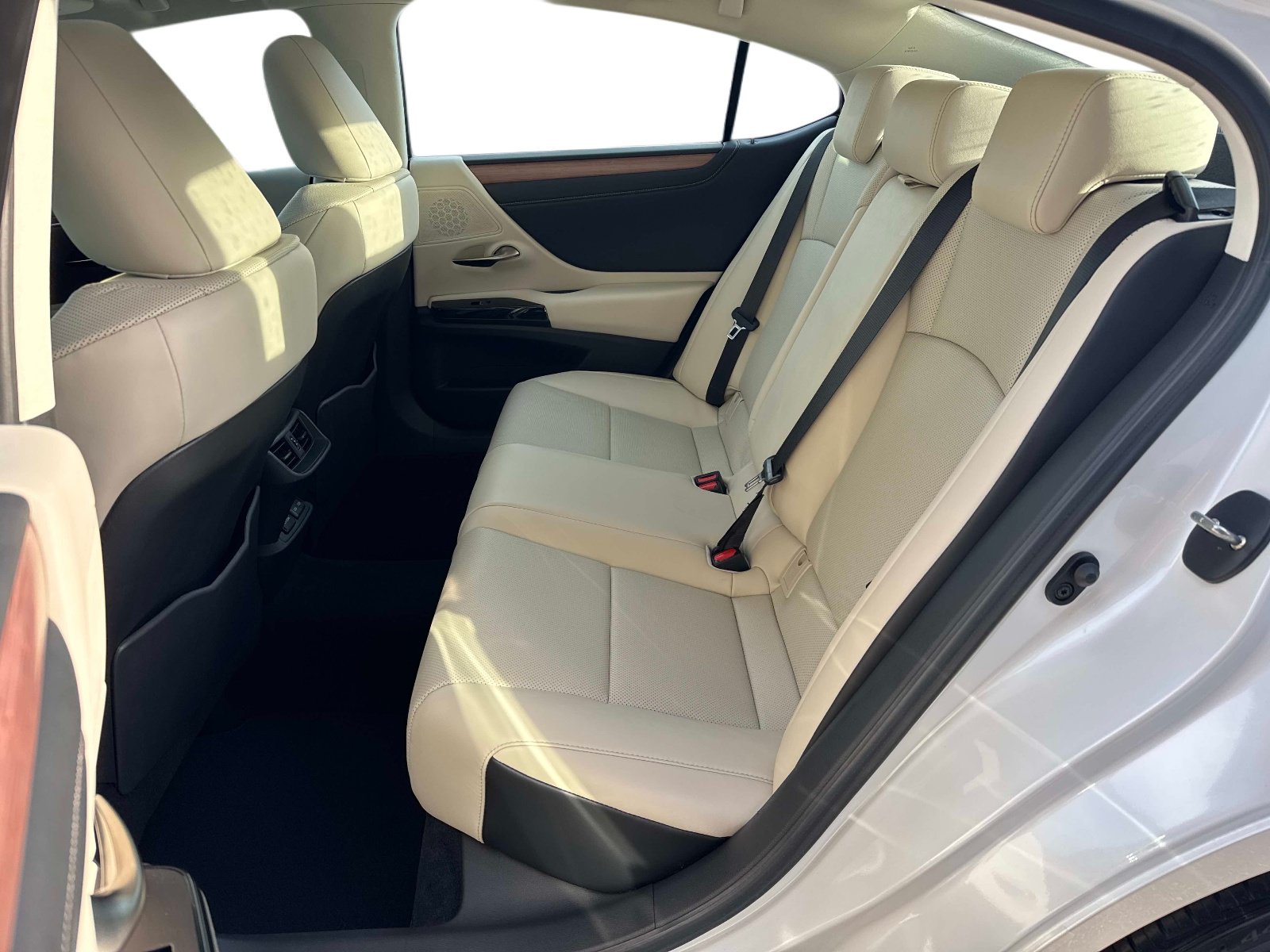 Used 2025 Lexus ES 350 w/ Premium Package FWD image 12