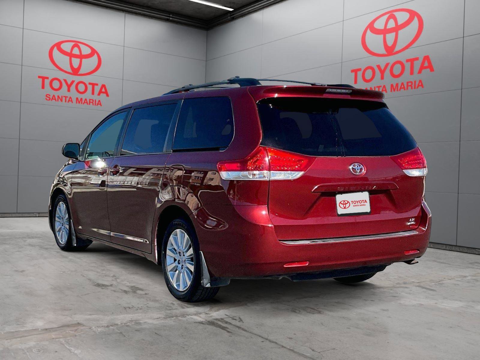 Used 2013 Toyota Sienna LE w/ Towing Pkg image 2