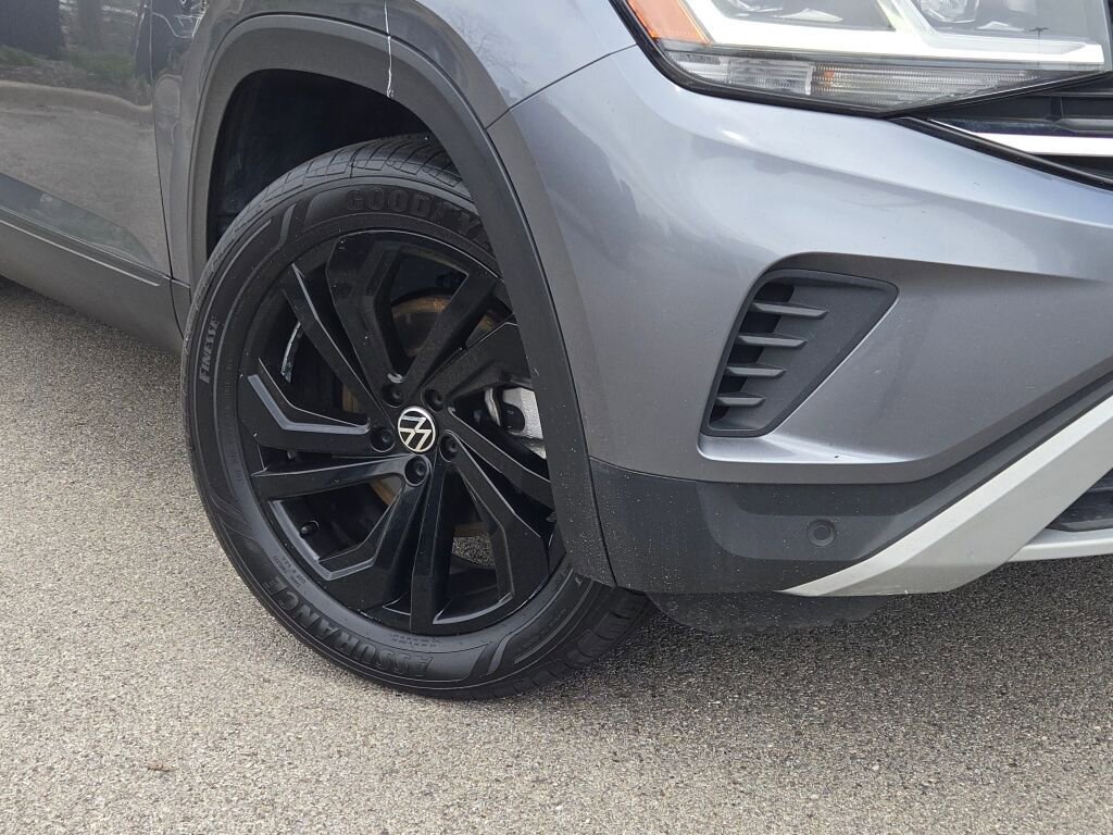 Used 2023 Volkswagen Atlas SE image 3