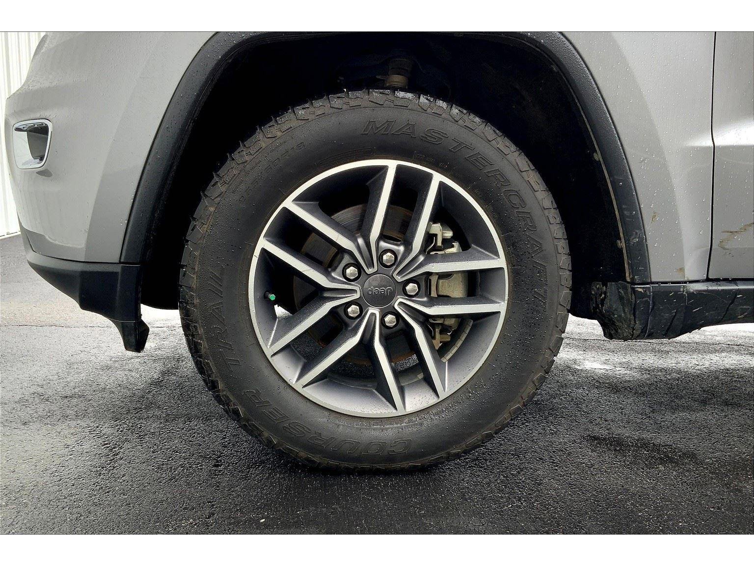 Used 2020 Jeep Grand Cherokee Laredo w/ Quick Order Package 2BN North image 9