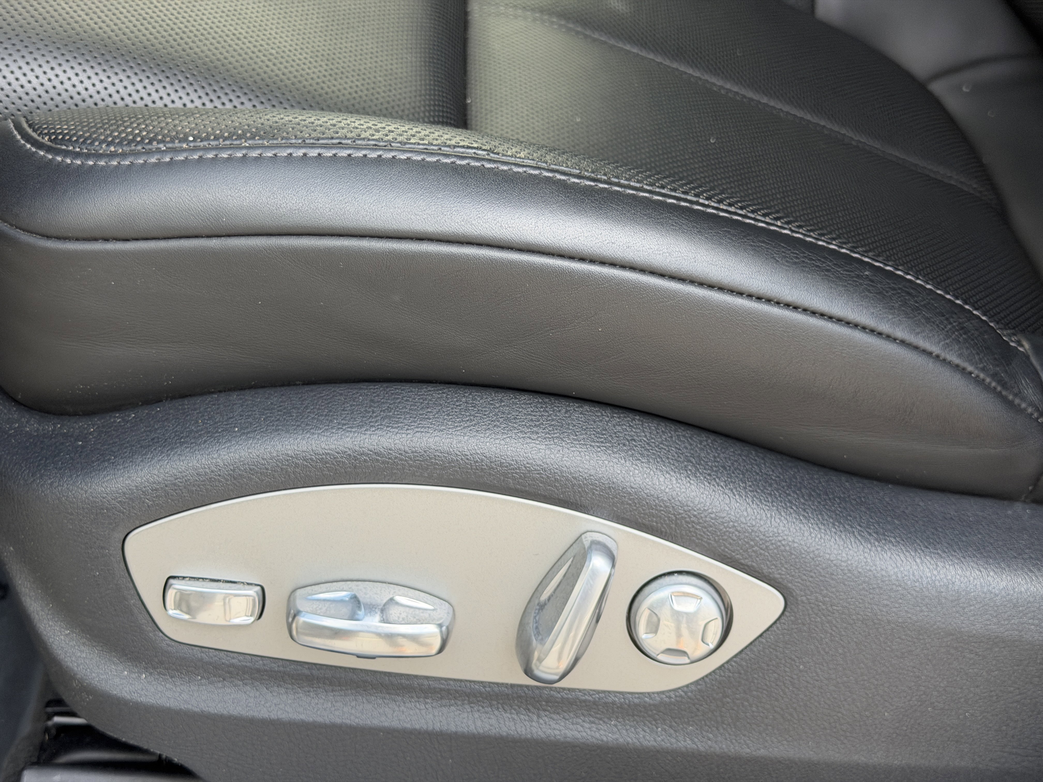 Certified 2015 Porsche Macan S image 23