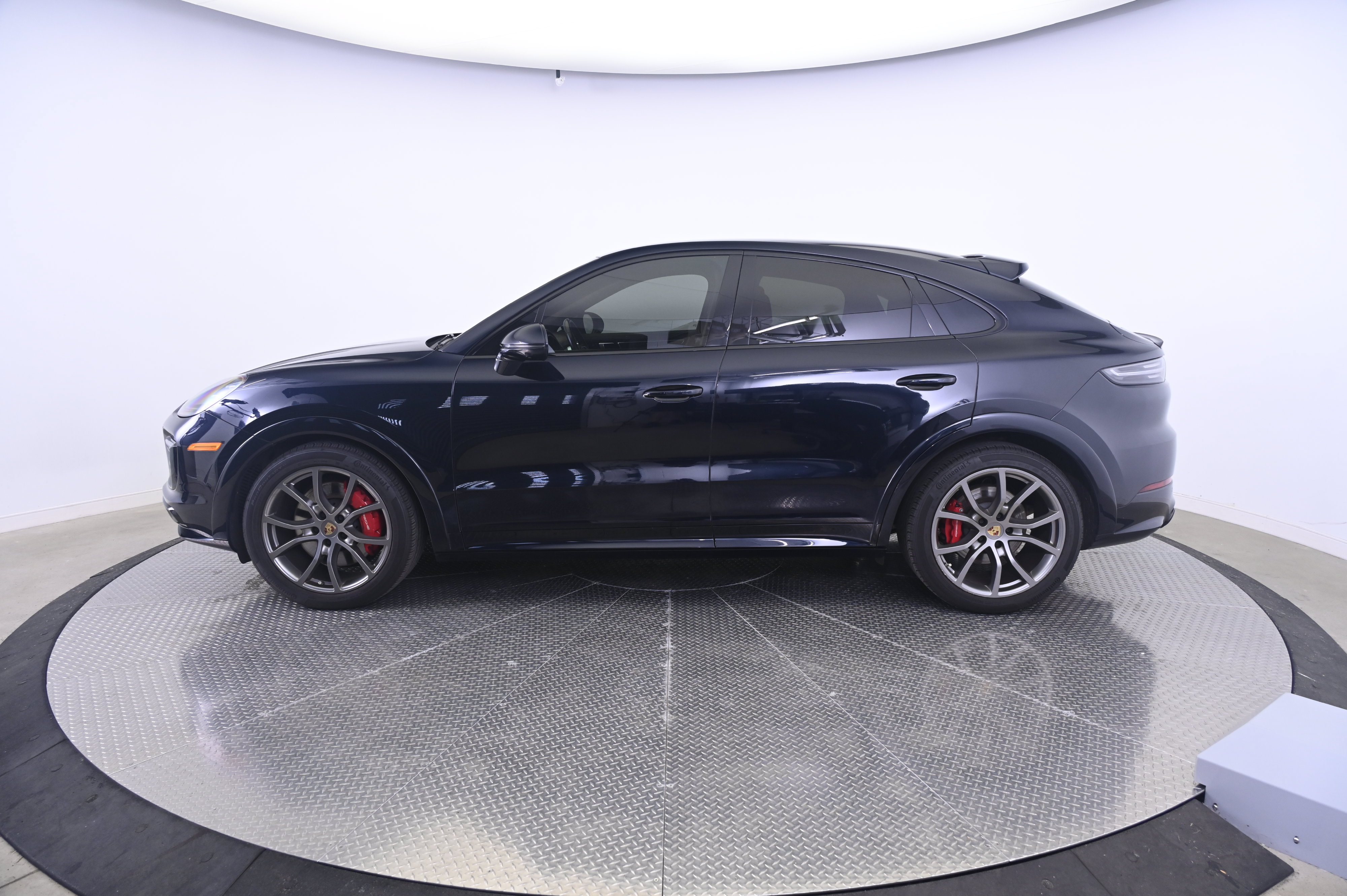 Certified 2023 Porsche Cayenne GTS AWD/4WD image 2
