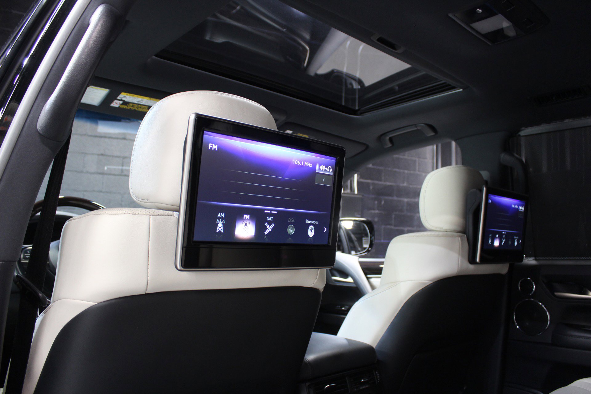 Used 2019 Lexus LX 570 Three-Row Inspiration Series w w/ Inspiration Series image 33