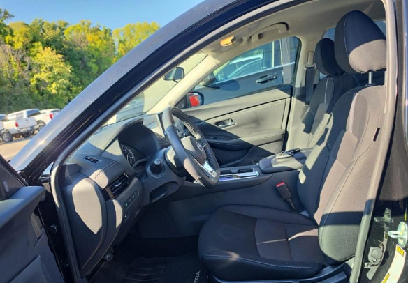 Used 2025 Nissan Sentra SV w/ All-Weather Package FWD image 10