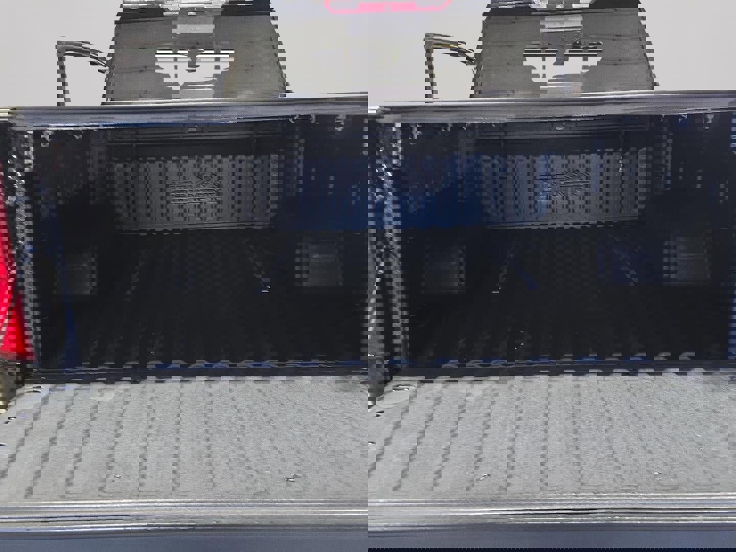 Used 2019 Chevrolet Silverado 1500 High Country w/ Technology Package image 21