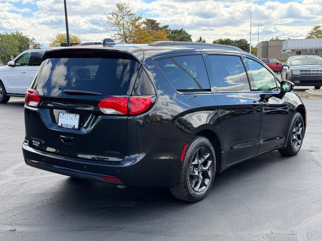 Used 2020 Chrysler Pacifica Limited w/ S Appearance Package FWD image 3